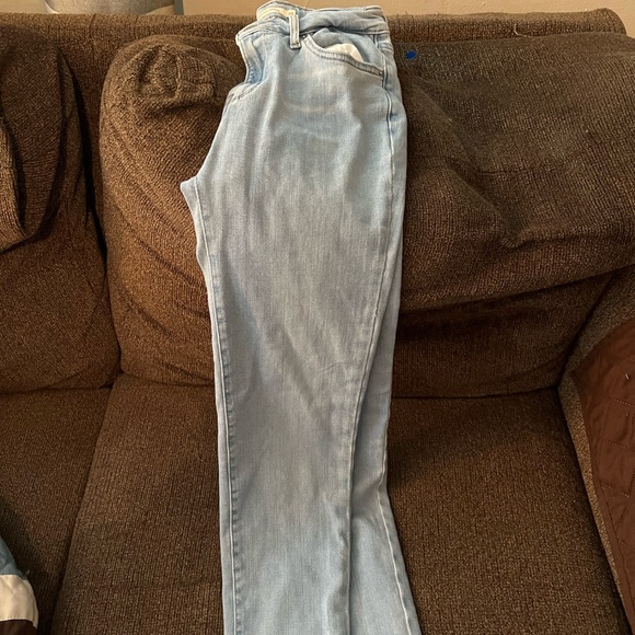 Levi’s high rise super skinny jeans light wash. Size 26 waist never worn by me - Picture 2 of 3